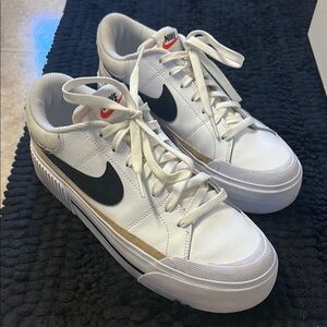 Nike Court Legacy Lift